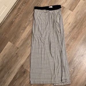 Maxi Skirt: Lou & Grey